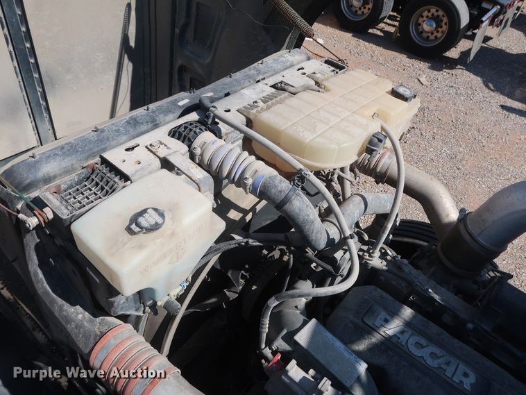 image for item HA9121 2015 Peterbilt 388  semi truck