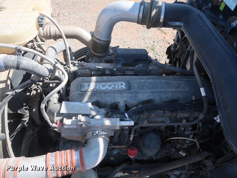 image for item HA9121 2015 Peterbilt 388  semi truck