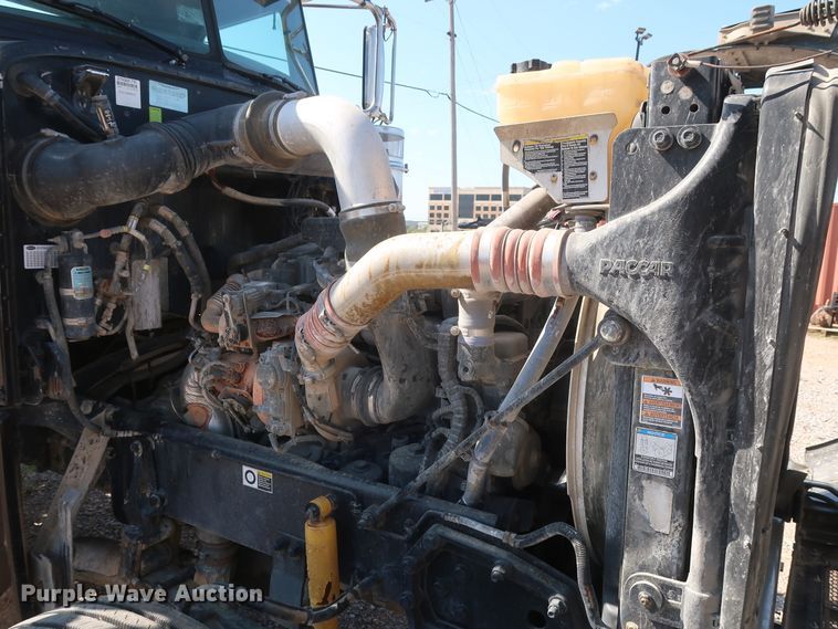 image for item HA9121 2015 Peterbilt 388  semi truck