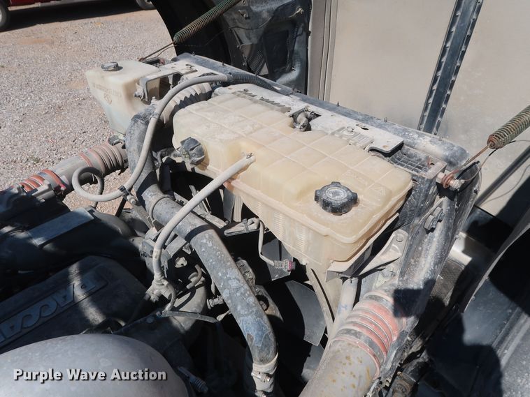 image for item HA9121 2015 Peterbilt 388  semi truck