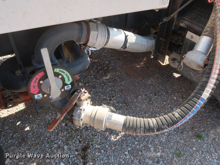 image for item HA9121 2015 Peterbilt 388  semi truck