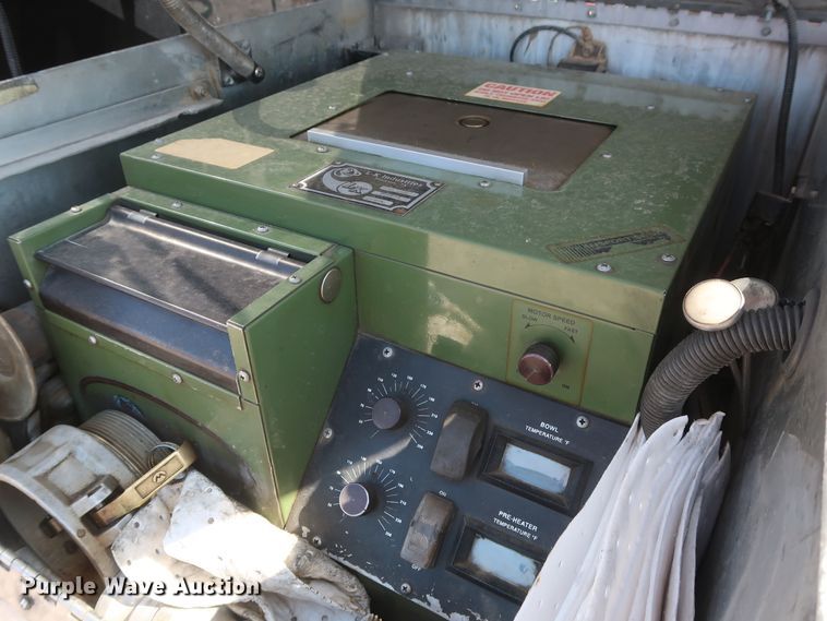 image for item HA9121 2015 Peterbilt 388  semi truck