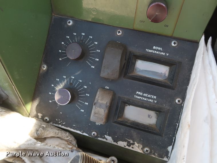 image for item HA9121 2015 Peterbilt 388  semi truck