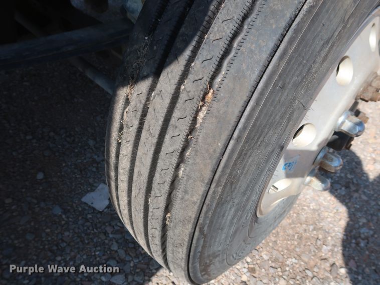 image for item HA9121 2015 Peterbilt 388  semi truck