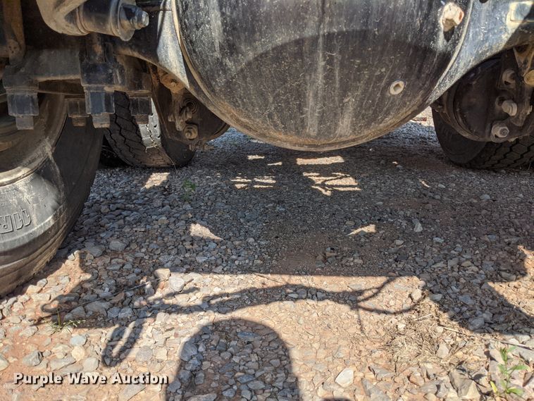 image for item HA9121 2015 Peterbilt 388  semi truck