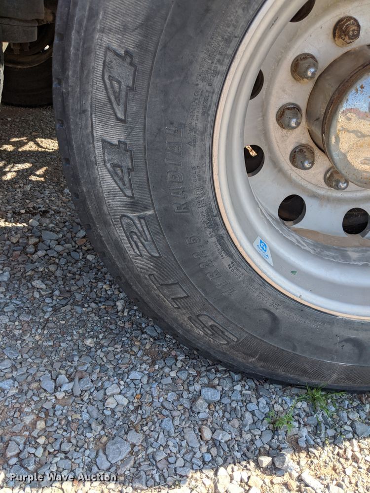 image for item HA9121 2015 Peterbilt 388  semi truck