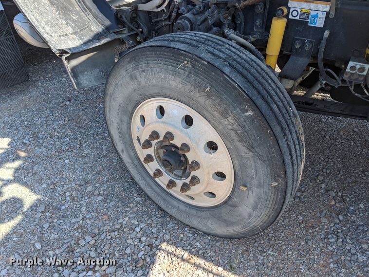 image for item HA9121 2015 Peterbilt 388  semi truck