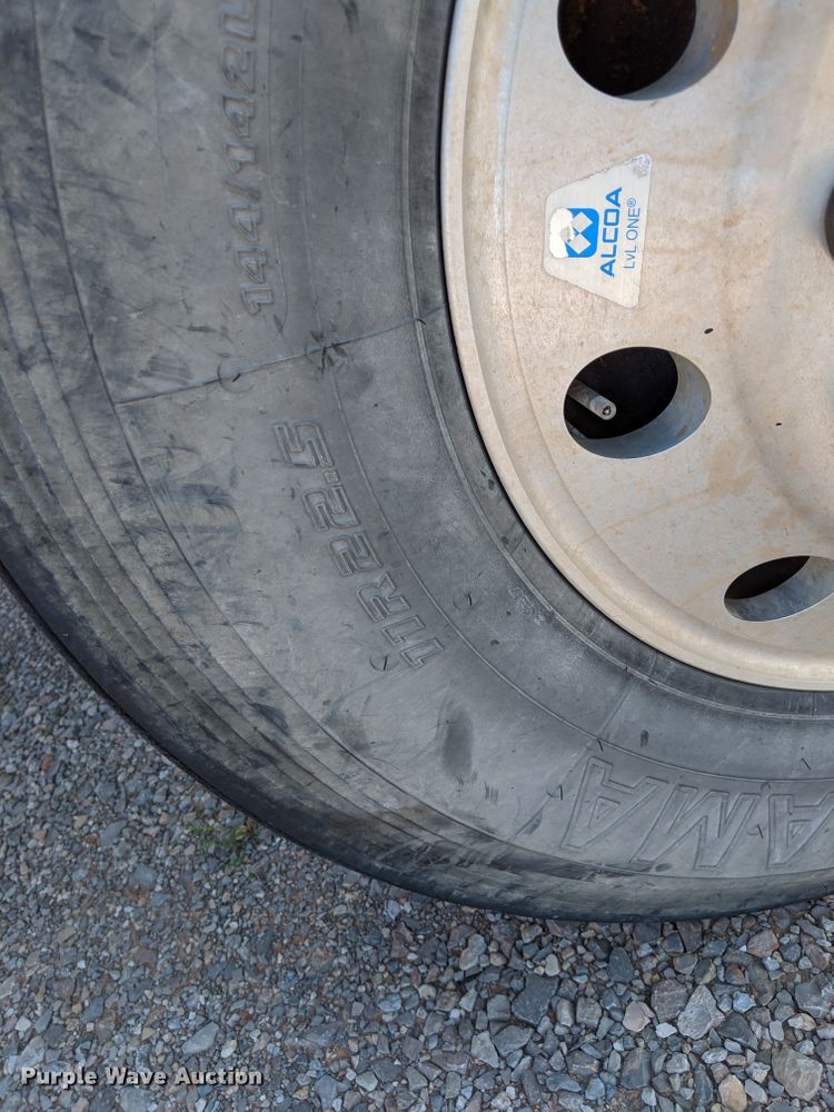 image for item HA9121 2015 Peterbilt 388  semi truck