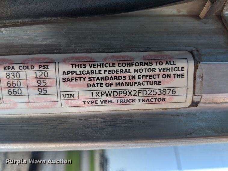 image for item HA9121 2015 Peterbilt 388  semi truck