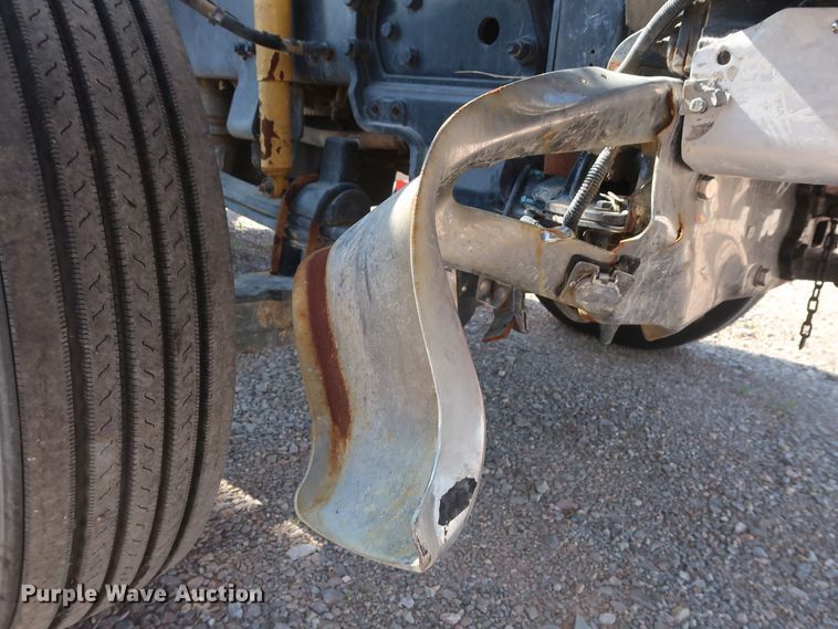 image for item HA9121 2015 Peterbilt 388  semi truck