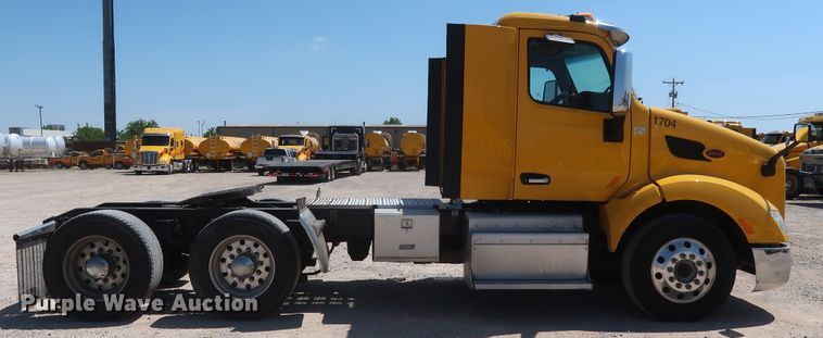 image for item HA9122 2017 Peterbilt 579  semi truck