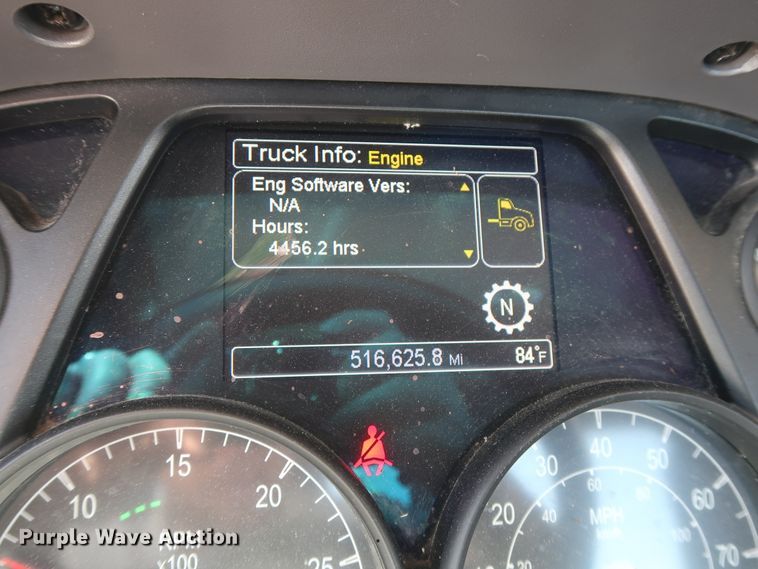 image for item HA9122 2017 Peterbilt 579  semi truck