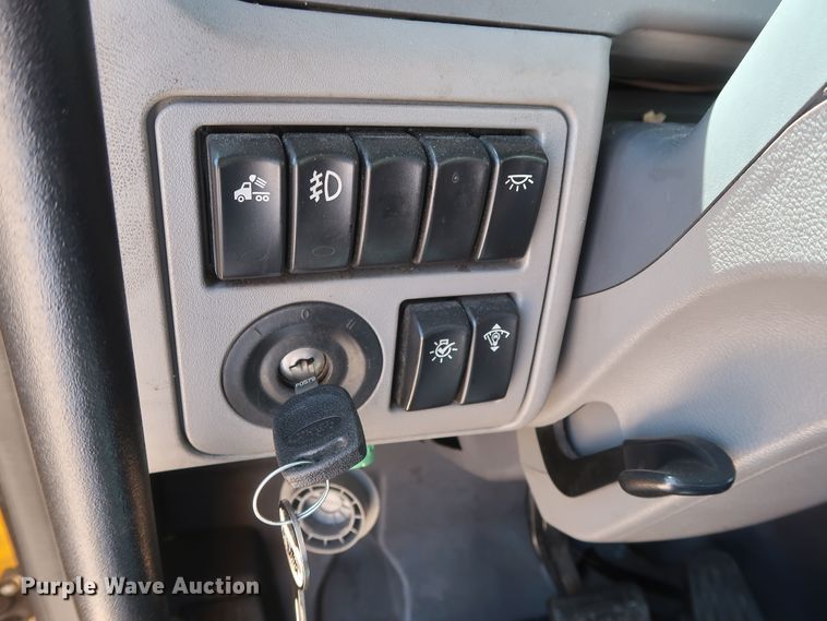 image for item HA9122 2017 Peterbilt 579  semi truck