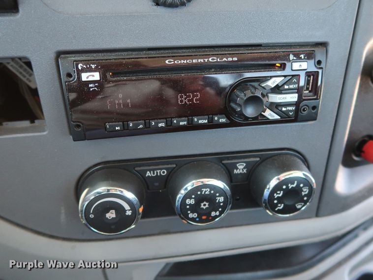 image for item HA9122 2017 Peterbilt 579  semi truck