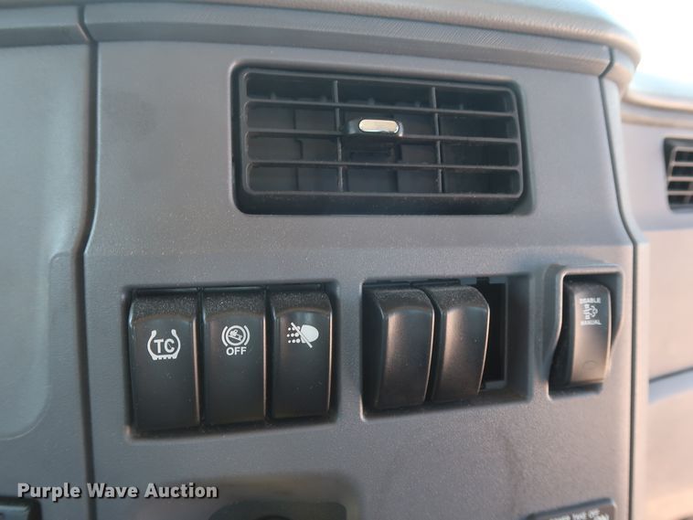 image for item HA9122 2017 Peterbilt 579  semi truck