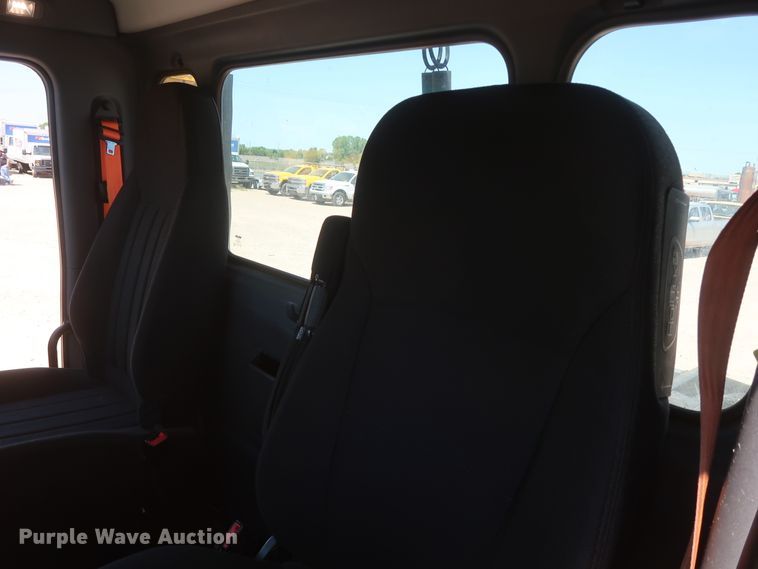 image for item HA9122 2017 Peterbilt 579  semi truck