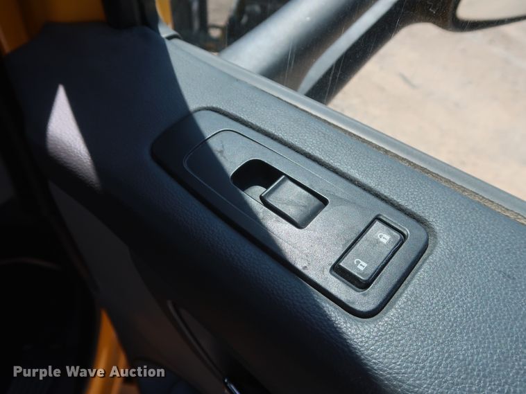 image for item HA9122 2017 Peterbilt 579  semi truck