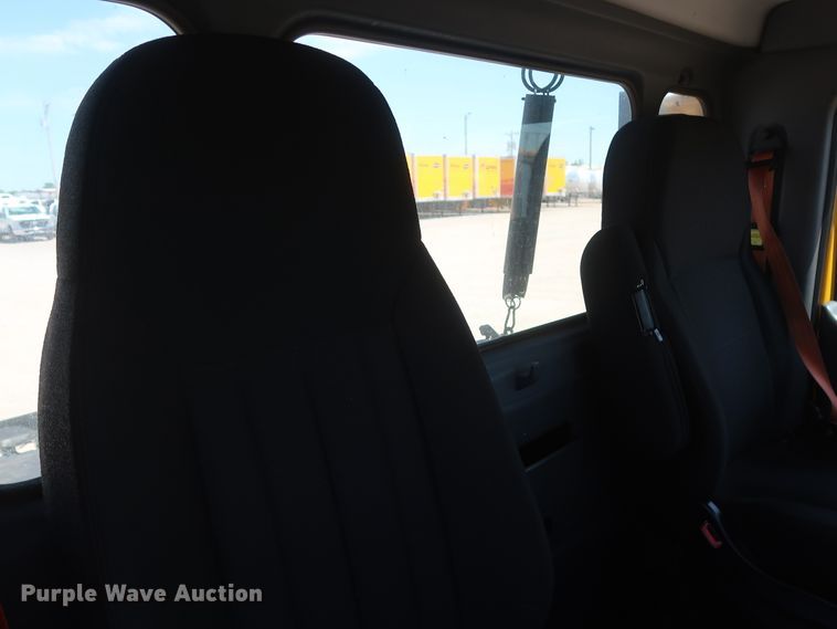 image for item HA9122 2017 Peterbilt 579  semi truck