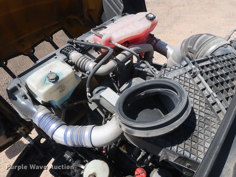 image for item HA9122 2017 Peterbilt 579  semi truck