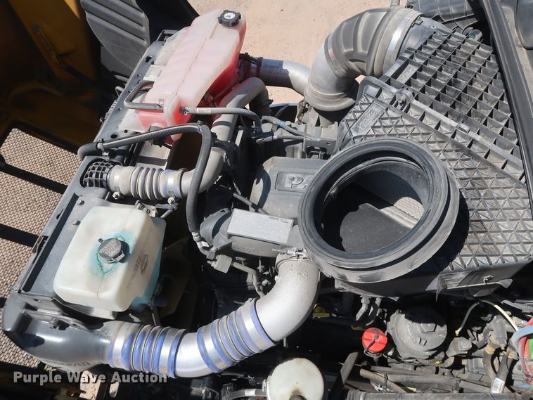 image for item HA9122 2017 Peterbilt 579  semi truck