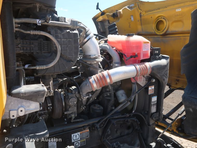 image for item HA9122 2017 Peterbilt 579  semi truck