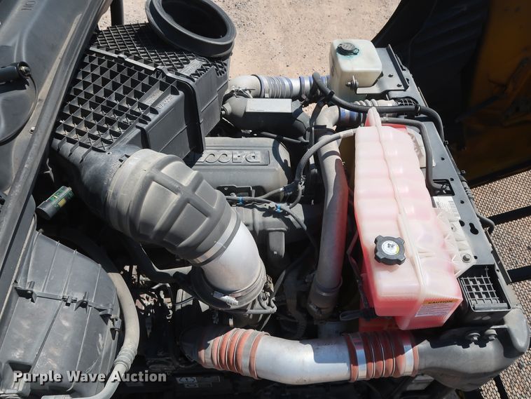 image for item HA9122 2017 Peterbilt 579  semi truck