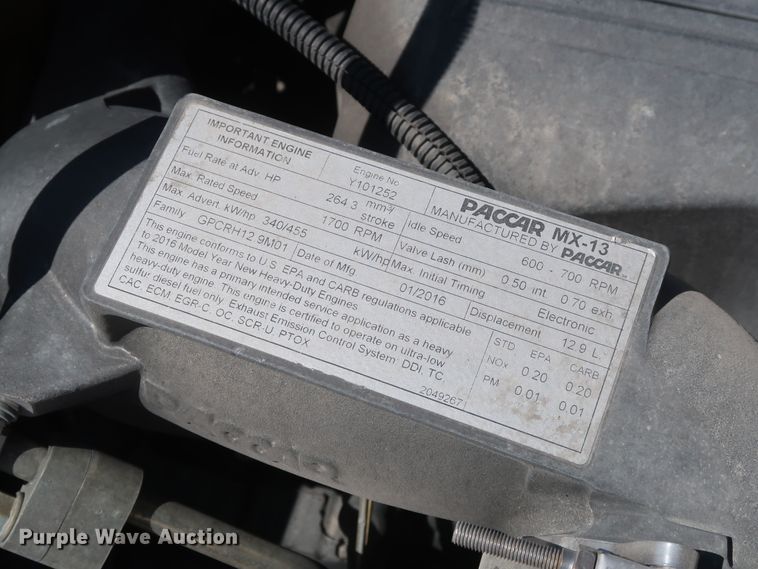 image for item HA9122 2017 Peterbilt 579  semi truck