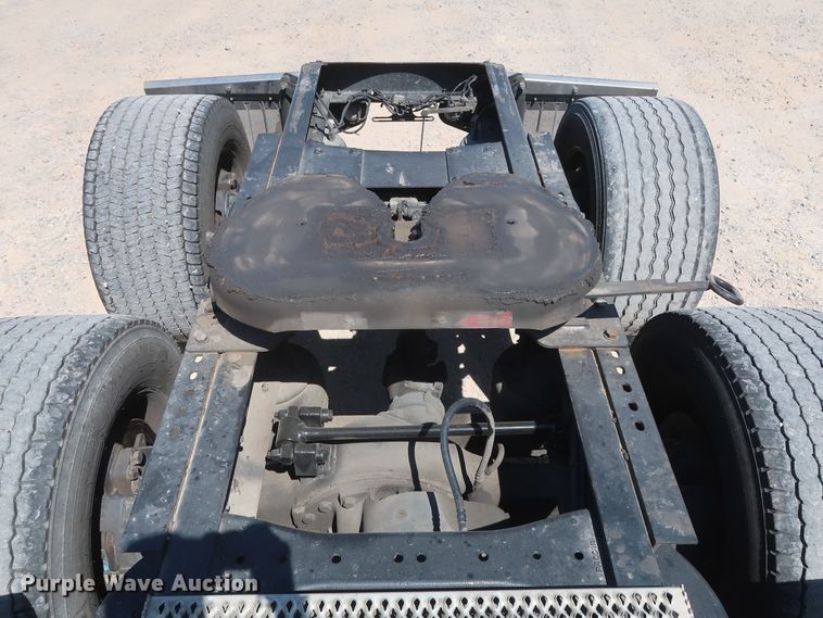 image for item HA9122 2017 Peterbilt 579  semi truck