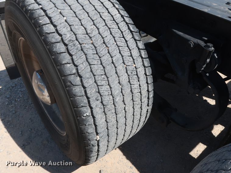 image for item HA9122 2017 Peterbilt 579  semi truck