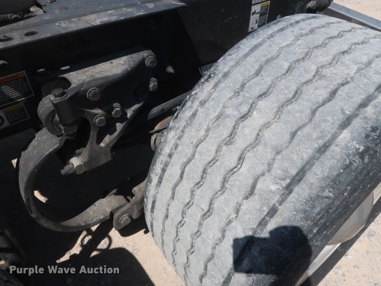 image for item HA9122 2017 Peterbilt 579  semi truck