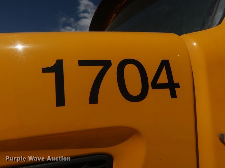 image for item HA9122 2017 Peterbilt 579  semi truck