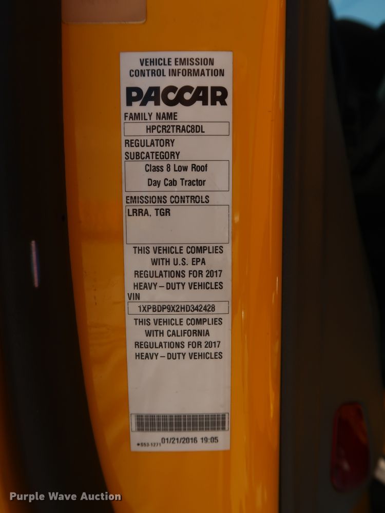 image for item HA9122 2017 Peterbilt 579  semi truck