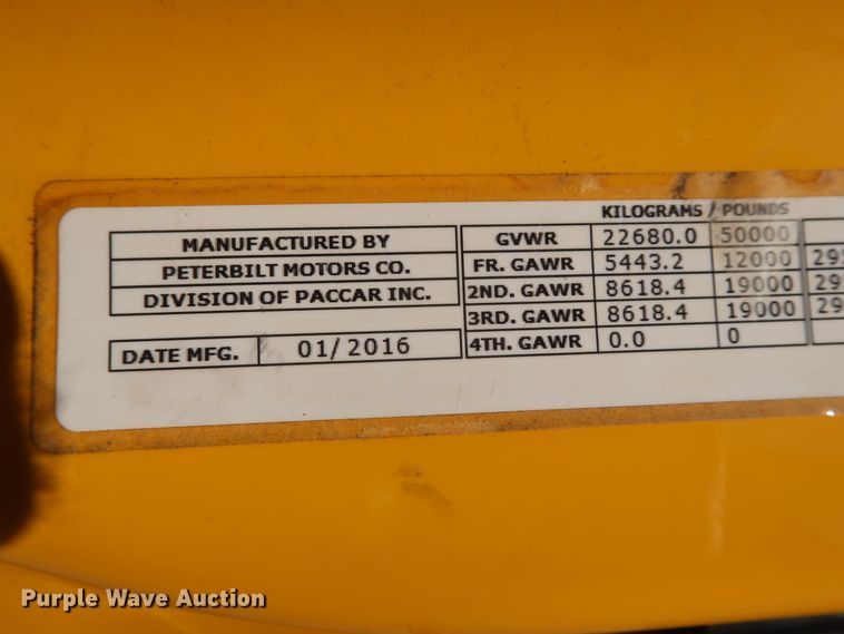 image for item HA9122 2017 Peterbilt 579  semi truck