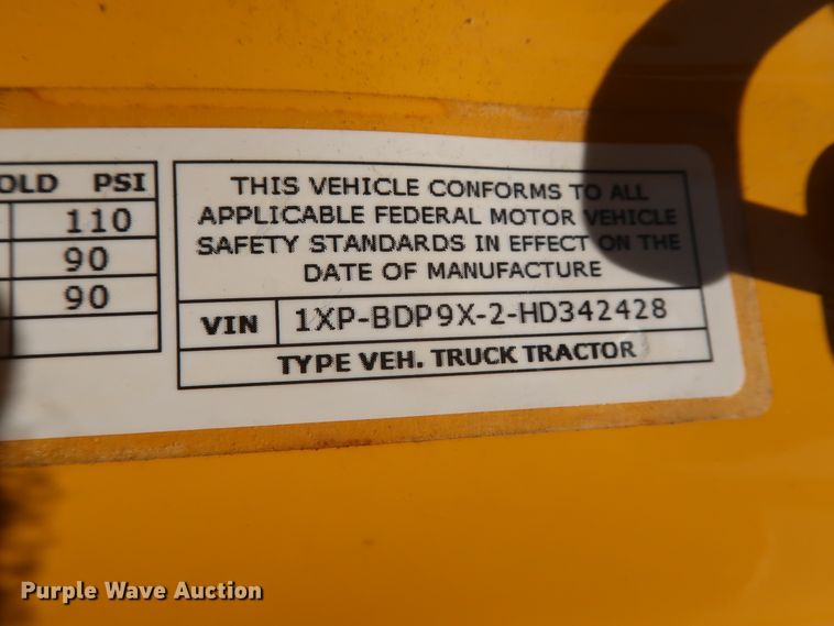 image for item HA9122 2017 Peterbilt 579  semi truck