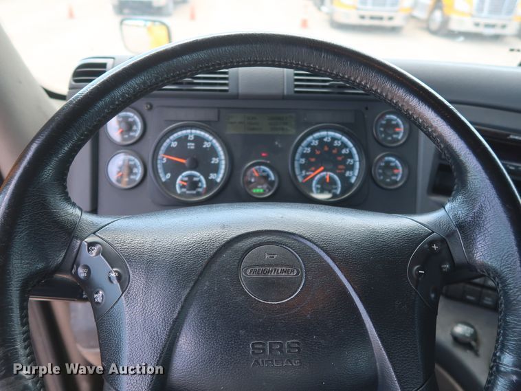 image for item HA9123 2016 Freightliner Cascadia 125  semi truck