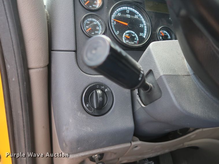 image for item HA9123 2016 Freightliner Cascadia 125  semi truck