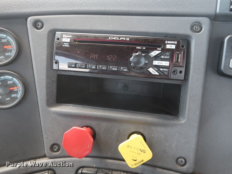 image for item HA9123 2016 Freightliner Cascadia 125  semi truck