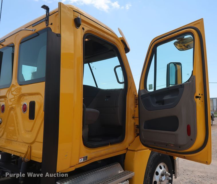 image for item HA9123 2016 Freightliner Cascadia 125  semi truck