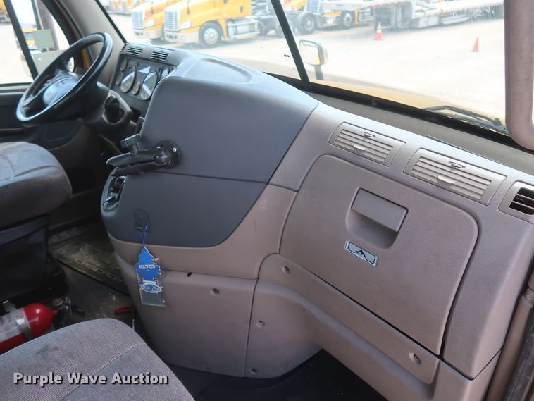 image for item HA9123 2016 Freightliner Cascadia 125  semi truck