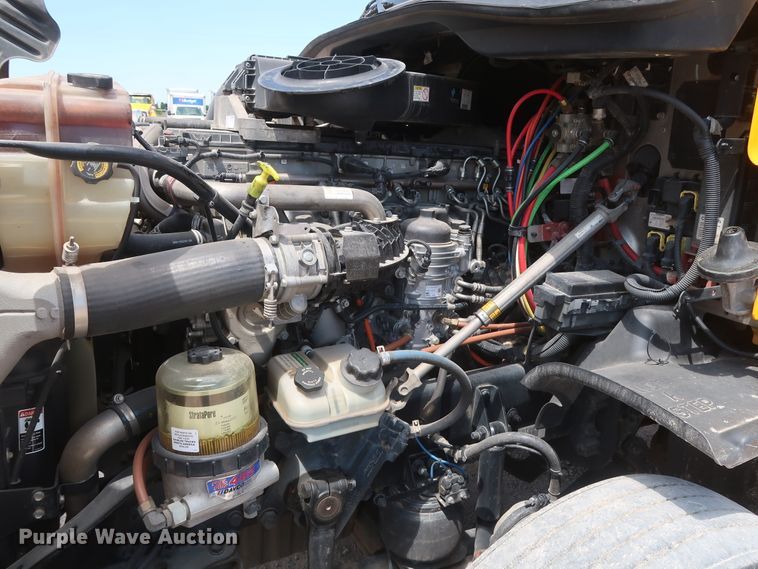 image for item HA9123 2016 Freightliner Cascadia 125  semi truck