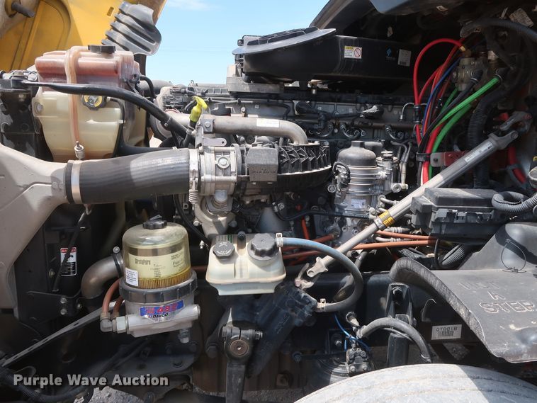 image for item HA9123 2016 Freightliner Cascadia 125  semi truck