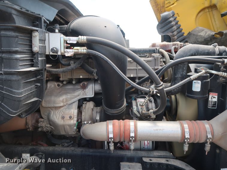 image for item HA9123 2016 Freightliner Cascadia 125  semi truck