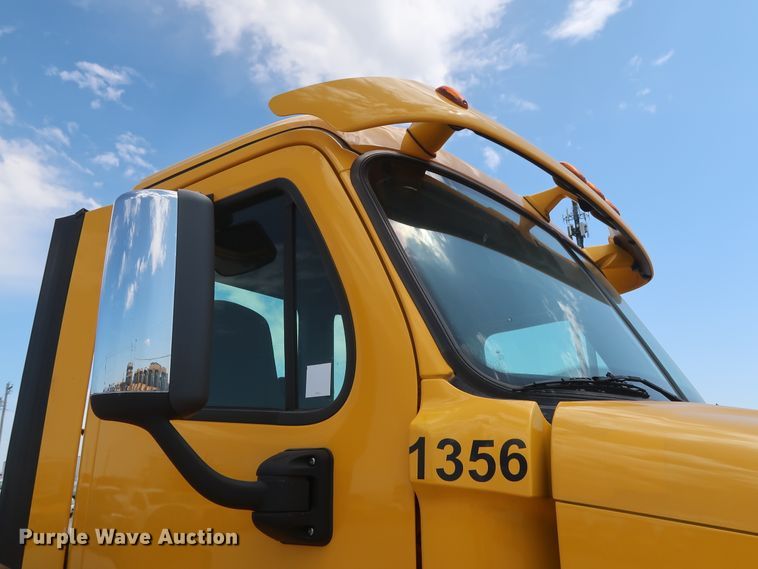 image for item HA9123 2016 Freightliner Cascadia 125  semi truck