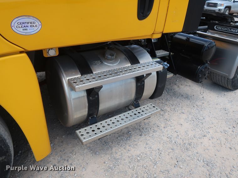 image for item HA9123 2016 Freightliner Cascadia 125  semi truck