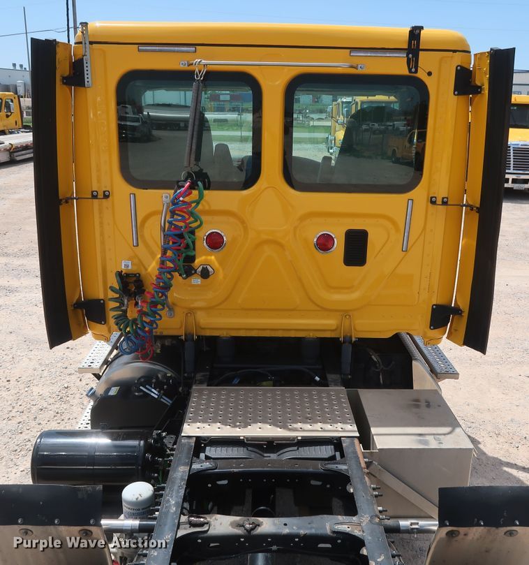 image for item HA9123 2016 Freightliner Cascadia 125  semi truck