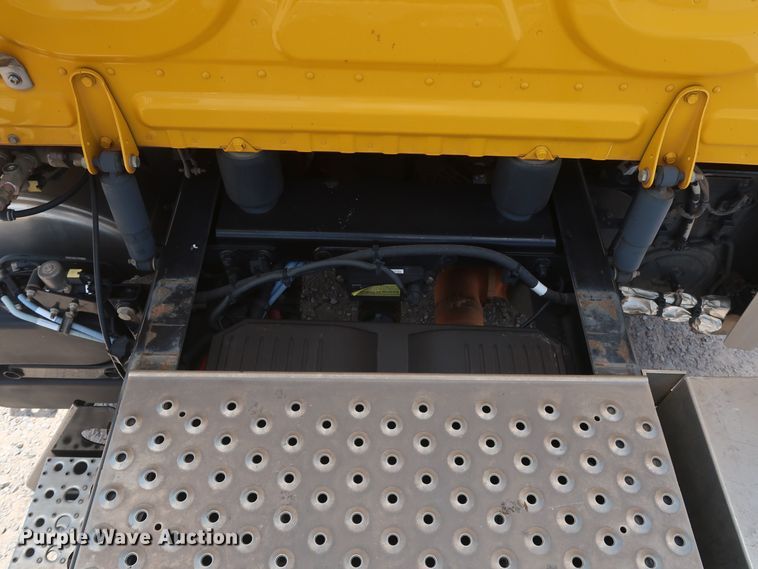 image for item HA9123 2016 Freightliner Cascadia 125  semi truck