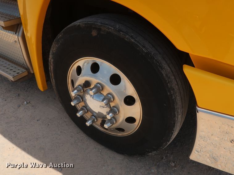 image for item HA9123 2016 Freightliner Cascadia 125  semi truck