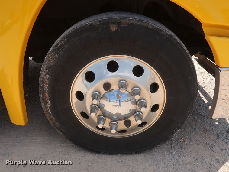 image for item HA9123 2016 Freightliner Cascadia 125  semi truck