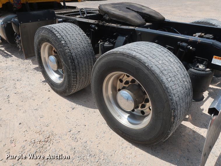 image for item HA9123 2016 Freightliner Cascadia 125  semi truck