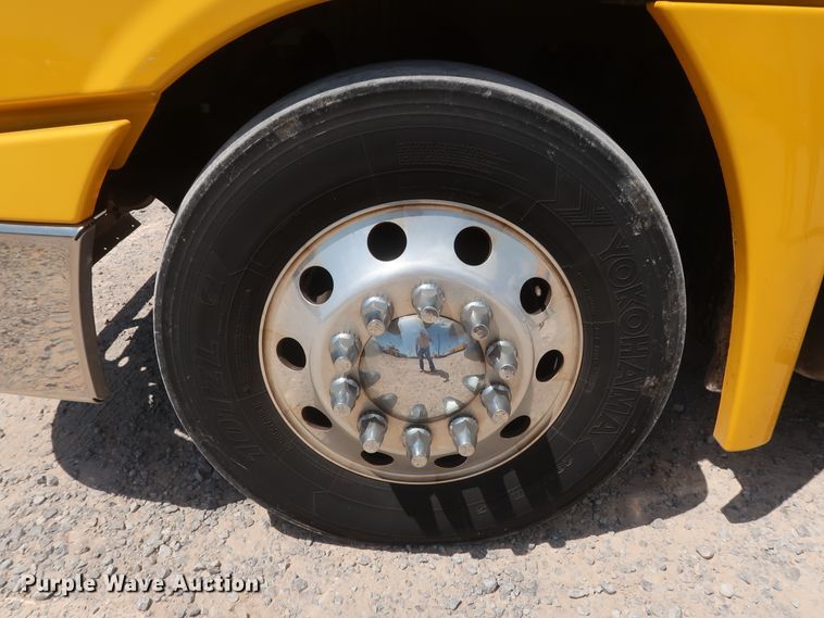 image for item HA9123 2016 Freightliner Cascadia 125  semi truck